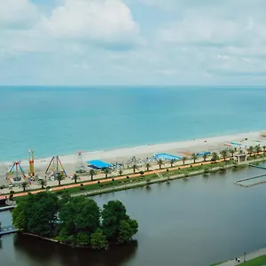 Nuage - 1st Line Sea View Батуми